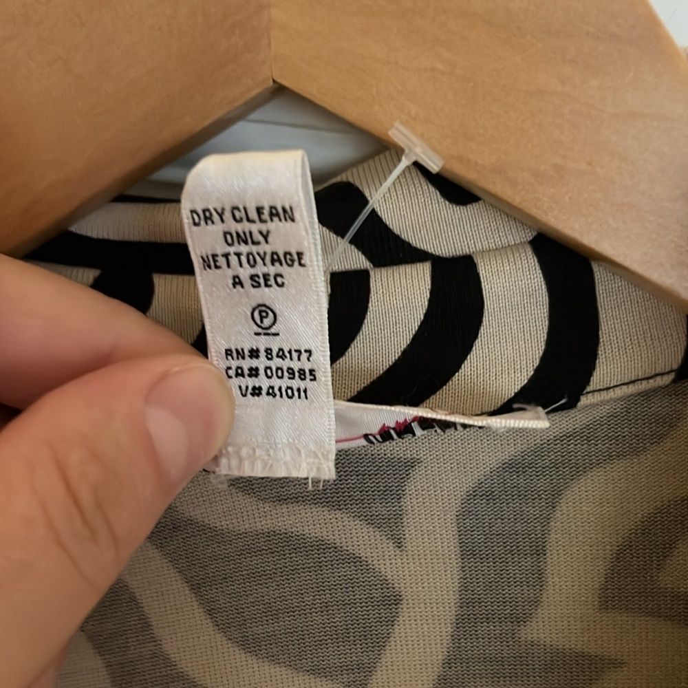 Diane Von Furstenberg Black and Cream Patterned Dress - Picture 10 of 10